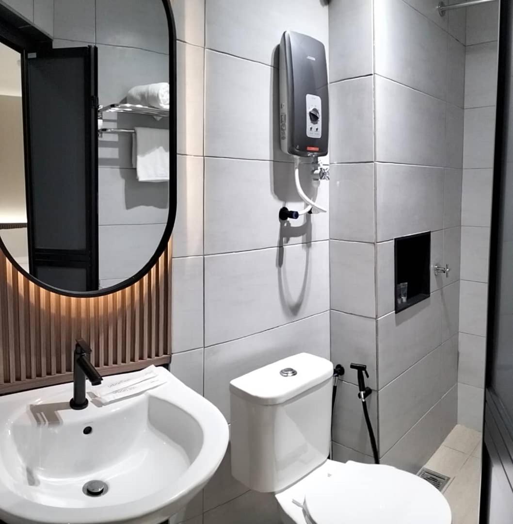 Urban Inn, Salak Tinggi Sepang Exteriör bild